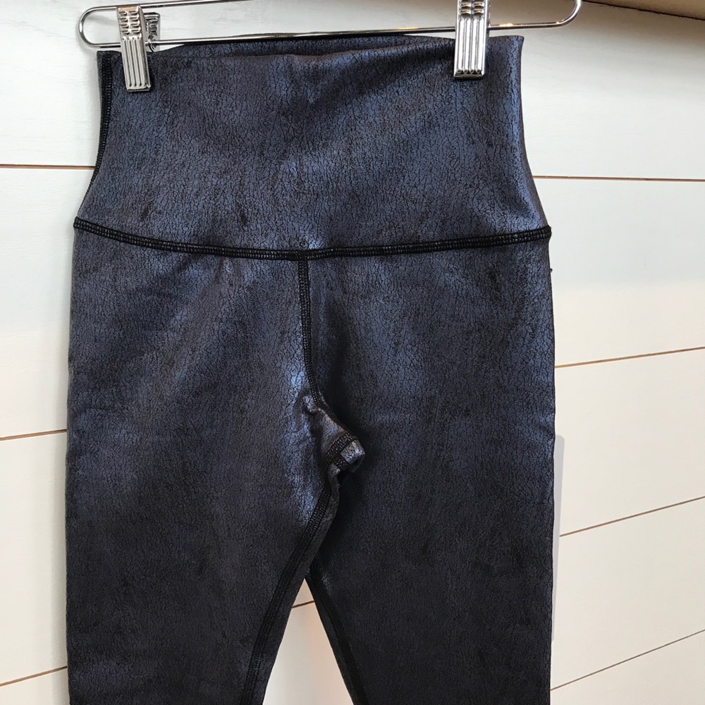 ALO high waisted airbrush legging-metallic - Picture 4 of 5